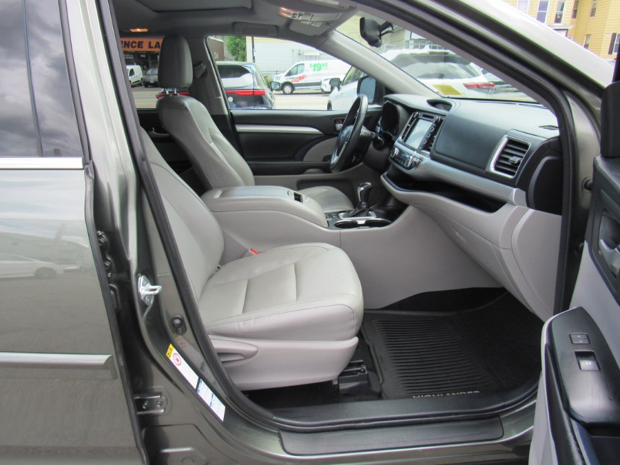 2016 Toyota Highlander XLE photo