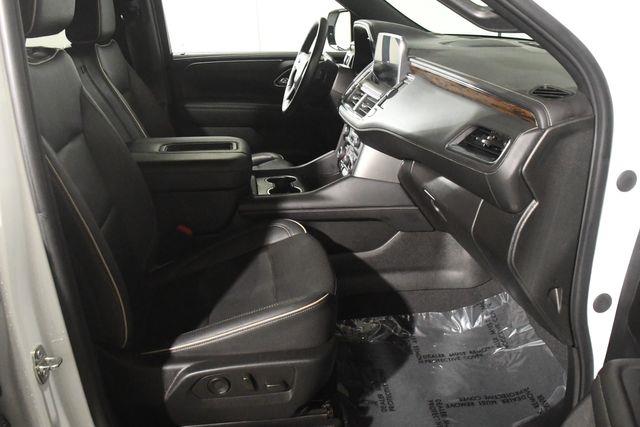 2023 Chevrolet Suburban Premier photo