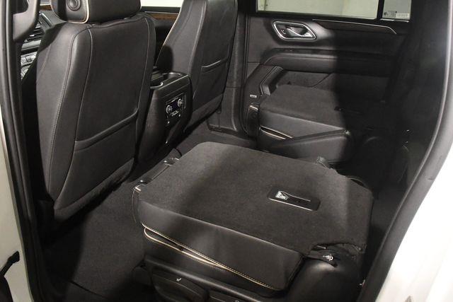 2023 Chevrolet Suburban Premier photo