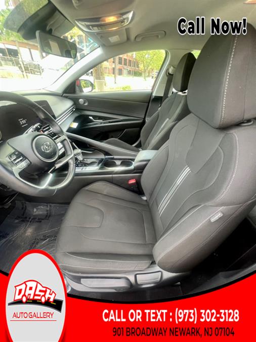 2023 Hyundai Elantra SEL IVT photo
