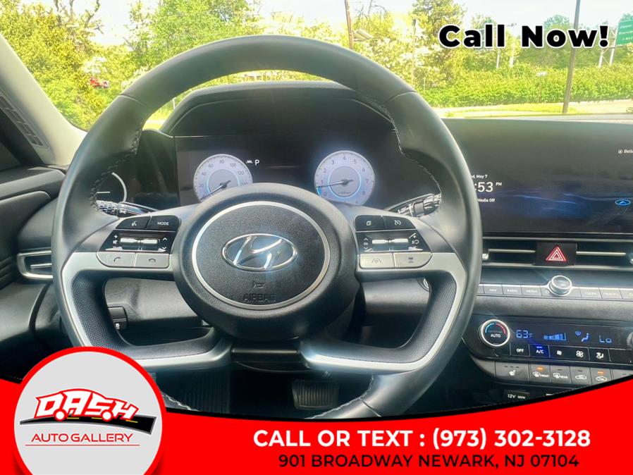 2023 Hyundai Elantra SEL IVT photo