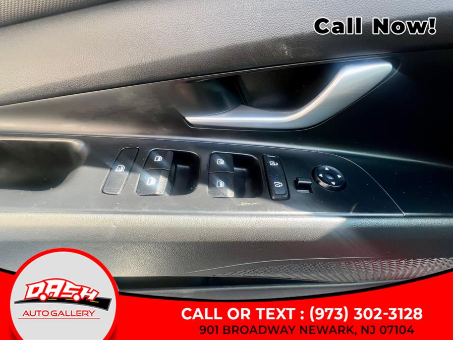 2023 Hyundai Elantra SEL IVT photo