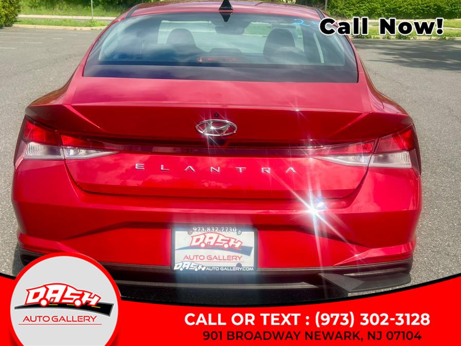 2023 Hyundai Elantra SEL IVT photo