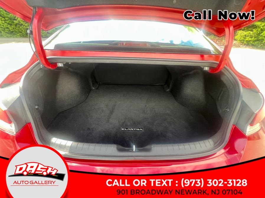 2023 Hyundai Elantra SEL IVT photo