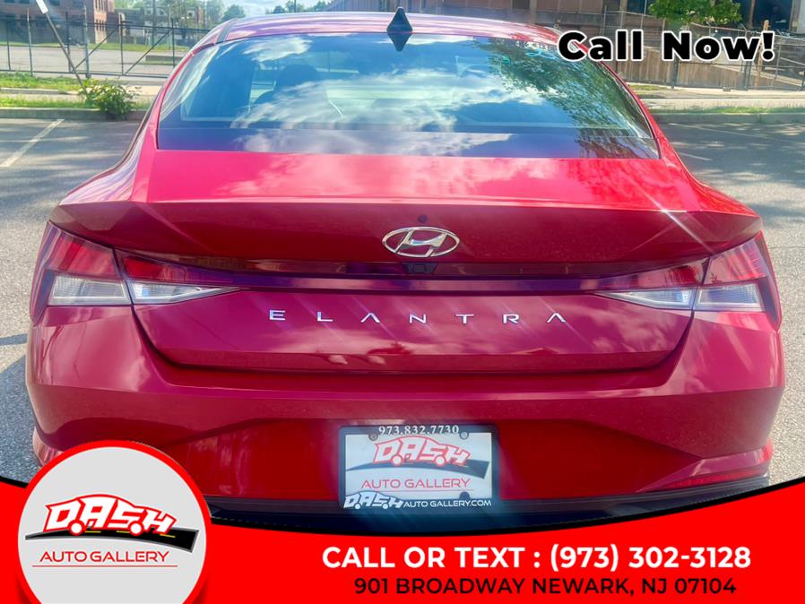 2023 Hyundai Elantra SEL IVT photo