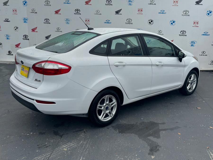 2017 Ford Fiesta SE Sedan photo