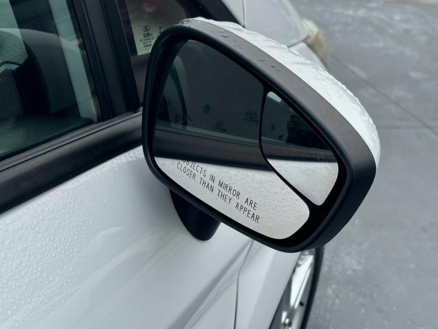 2017 Ford Fiesta SE Sedan photo