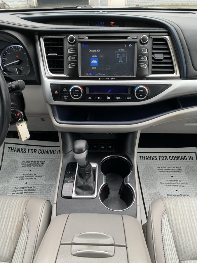 2016 Toyota Highlander AWD 4dr V6 LE (Natl) photo