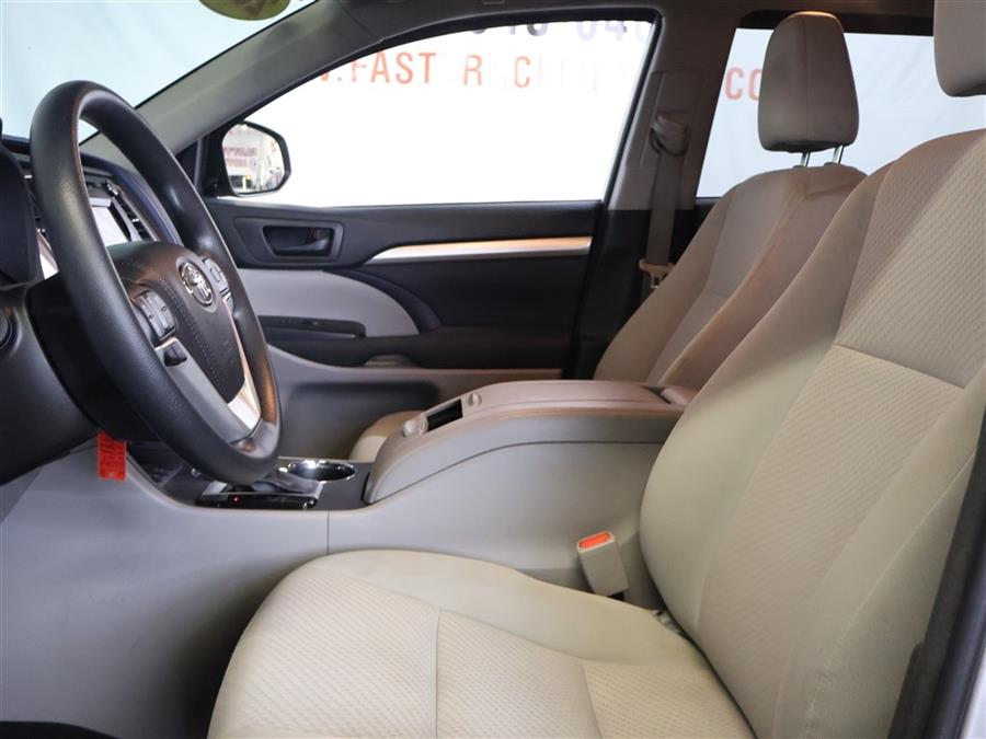 2018 Toyota Highlander LE photo