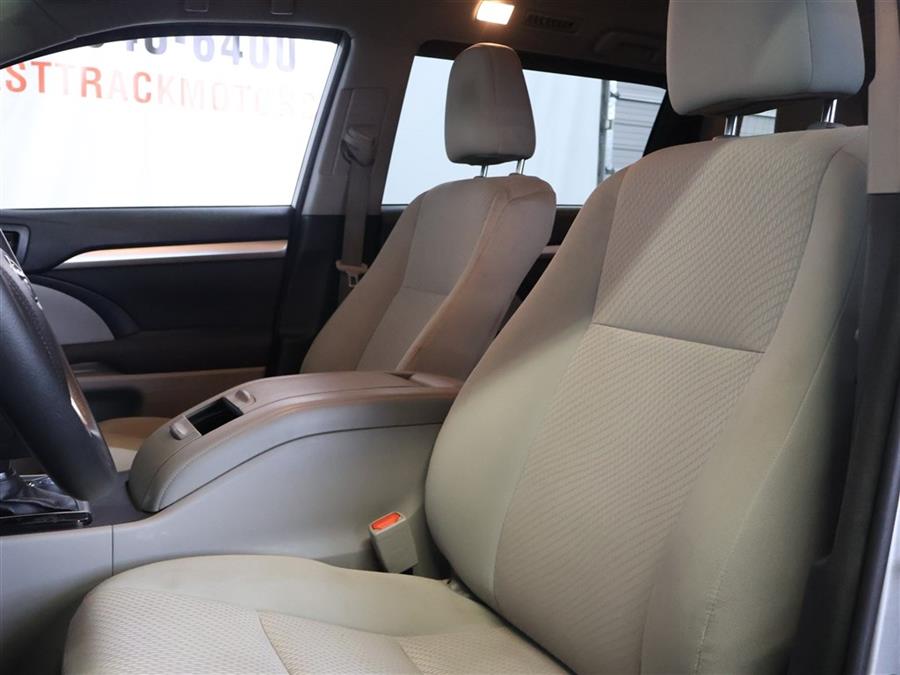 2018 Toyota Highlander LE photo