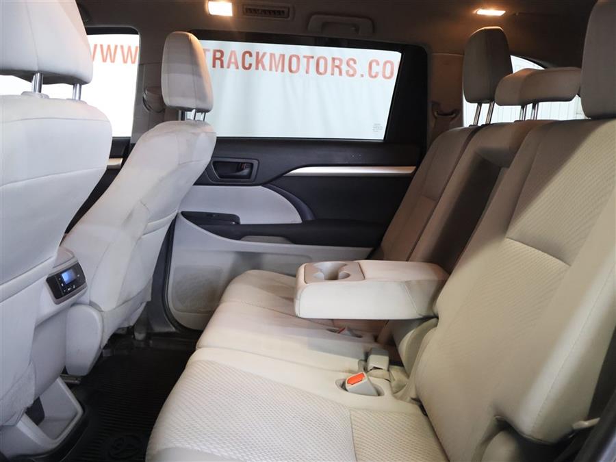 2018 Toyota Highlander LE photo