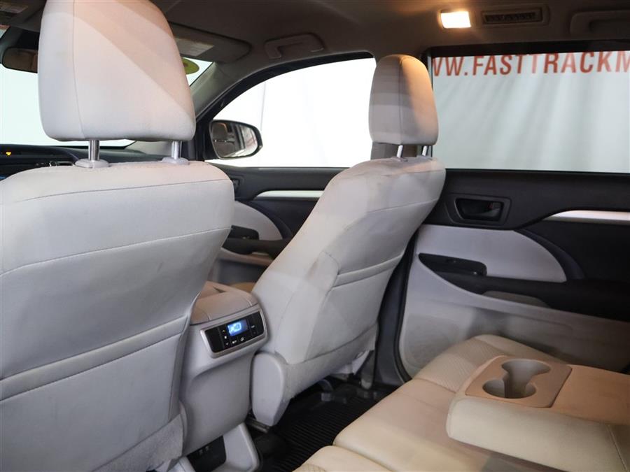 2018 Toyota Highlander LE photo
