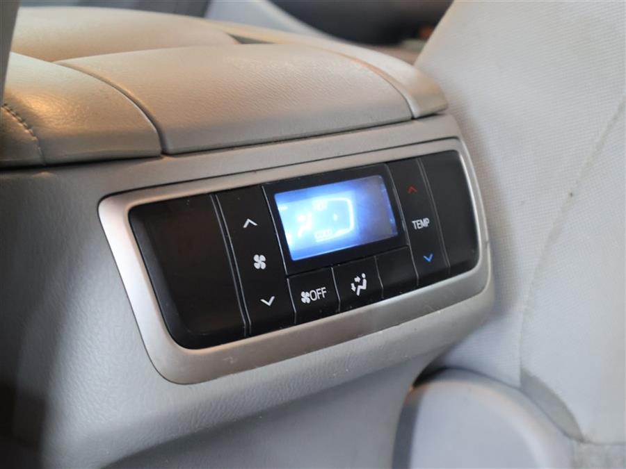 2018 Toyota Highlander LE photo