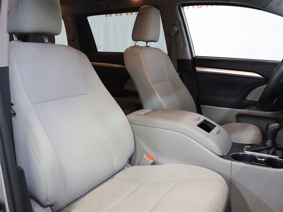 2018 Toyota Highlander LE photo