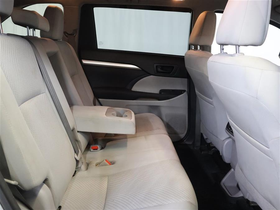 2018 Toyota Highlander LE photo