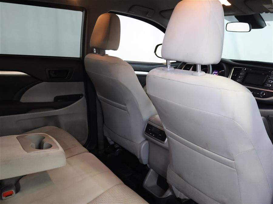 2018 Toyota Highlander LE photo