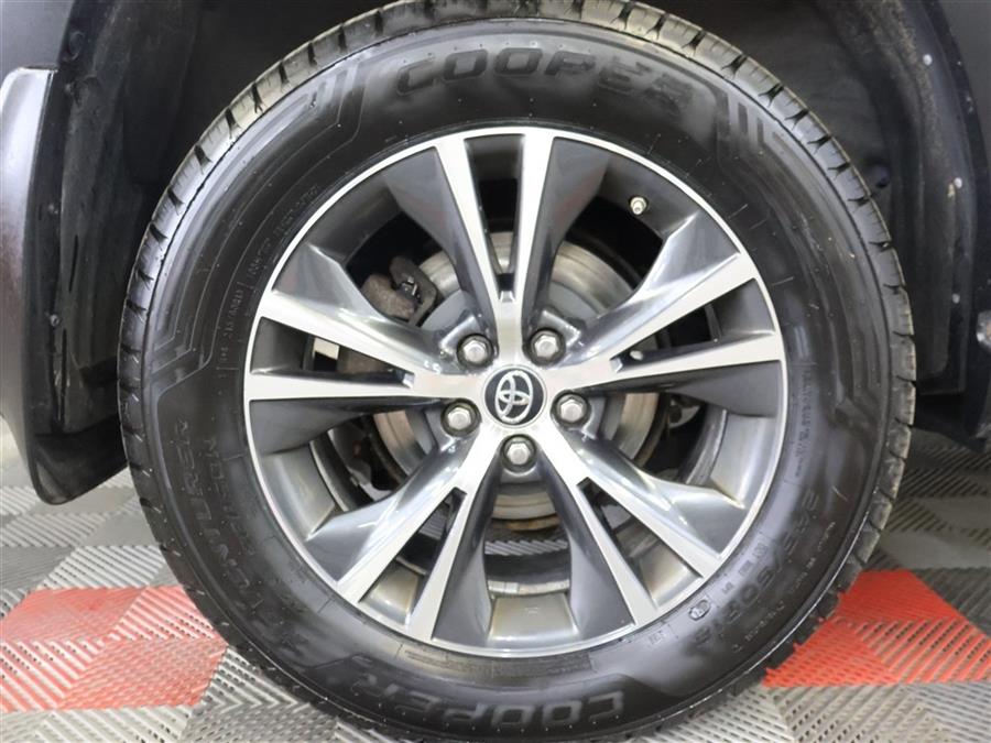 2018 Toyota Highlander LE photo