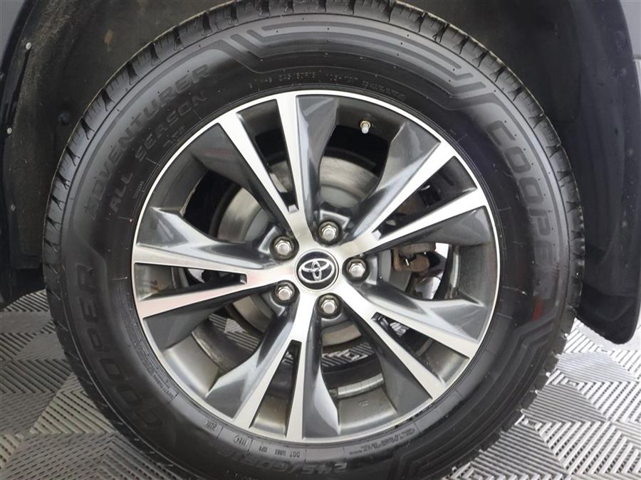 2018 Toyota Highlander LE photo