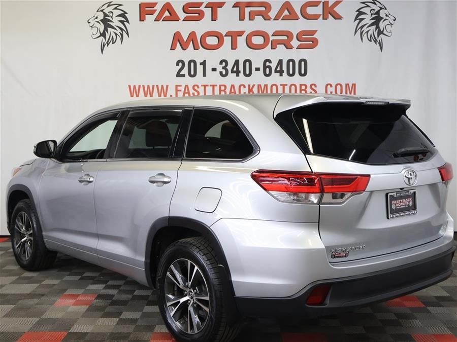 2018 Toyota Highlander LE photo