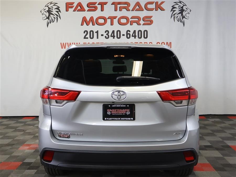 2018 Toyota Highlander LE photo