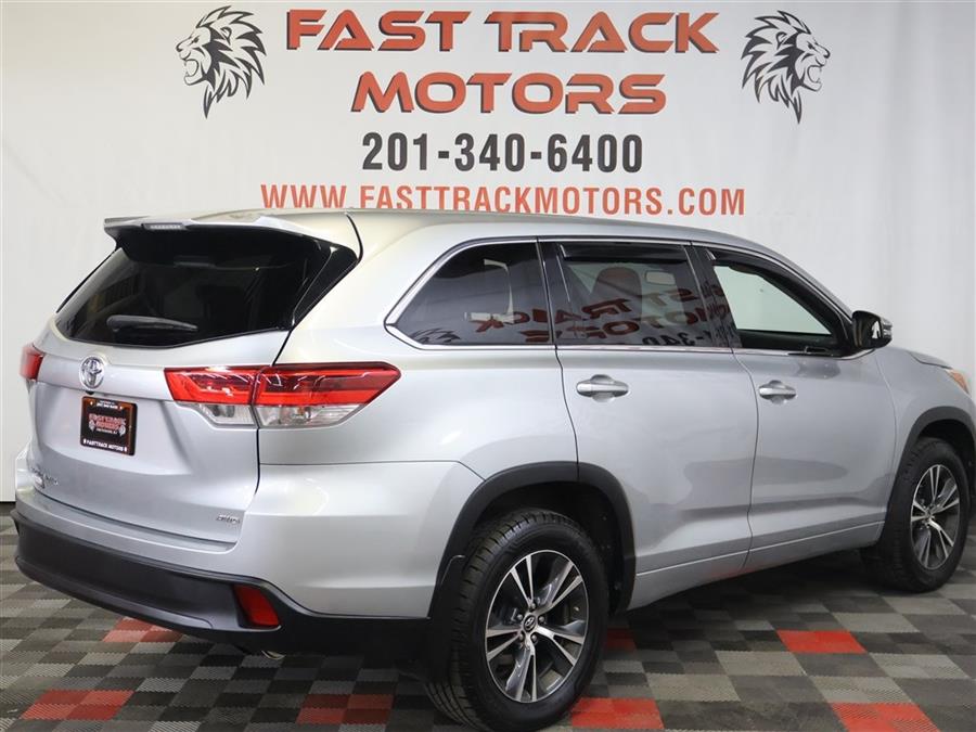 2018 Toyota Highlander LE photo