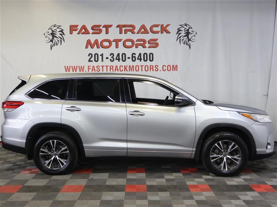 2018 Toyota Highlander LE photo