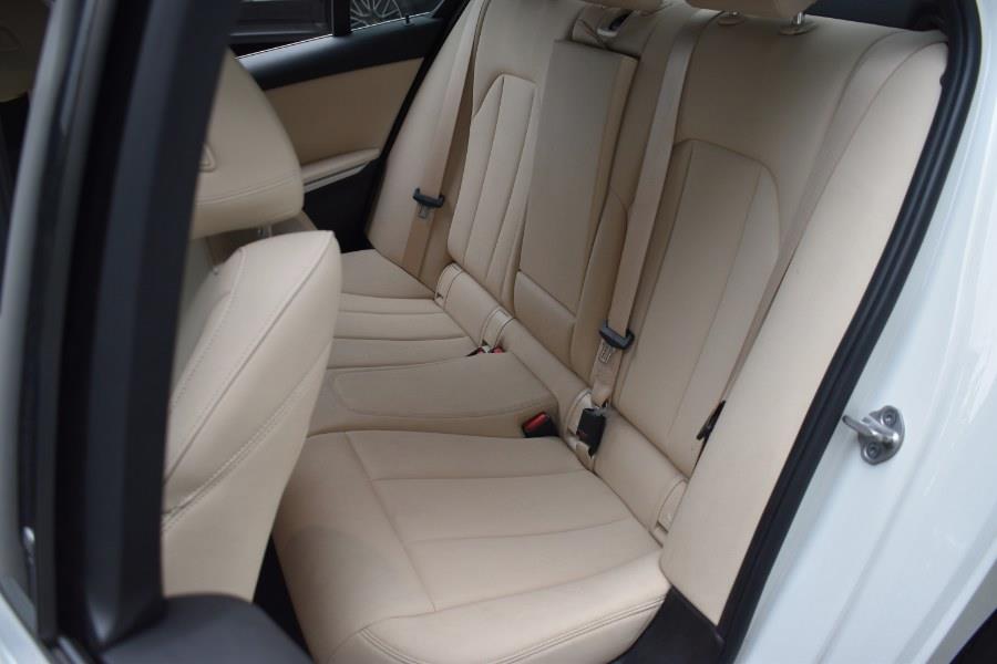 2021 BMW 3-Series 330i xDrive Sedan photo
