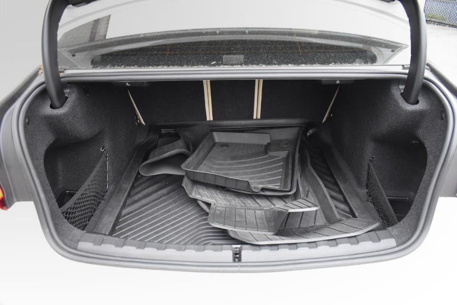 2021 BMW 3-Series 330i xDrive Sedan photo
