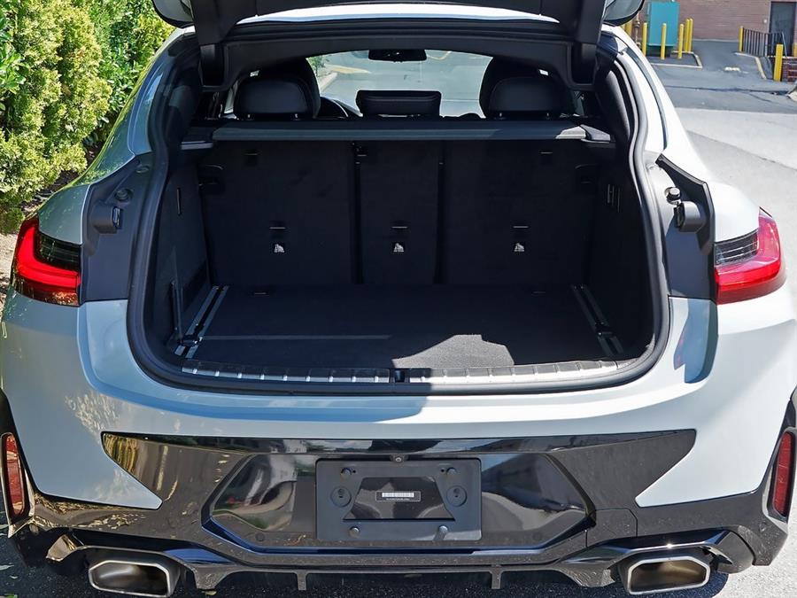 2022 BMW X4 xDrive30i photo