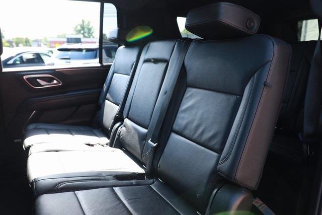 2023 Chevrolet Suburban LT photo
