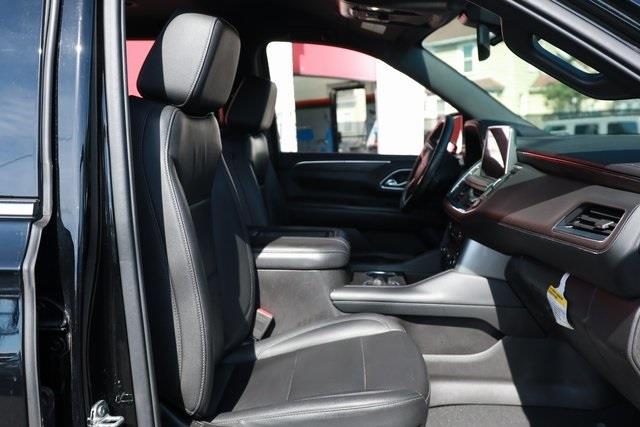 2023 Chevrolet Suburban LT photo