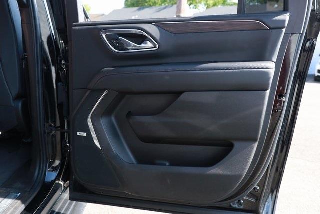 2023 Chevrolet Suburban LT photo
