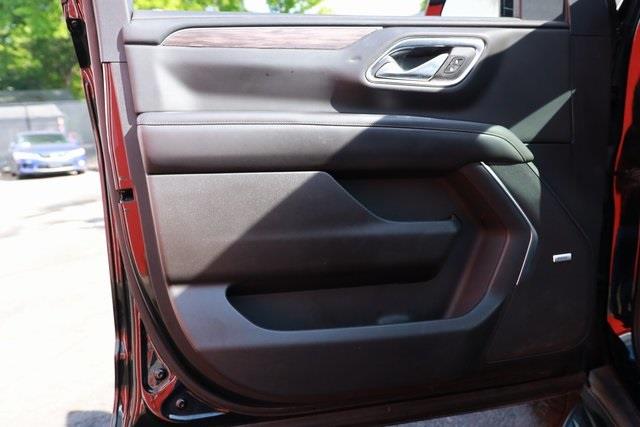2023 Chevrolet Suburban LT photo