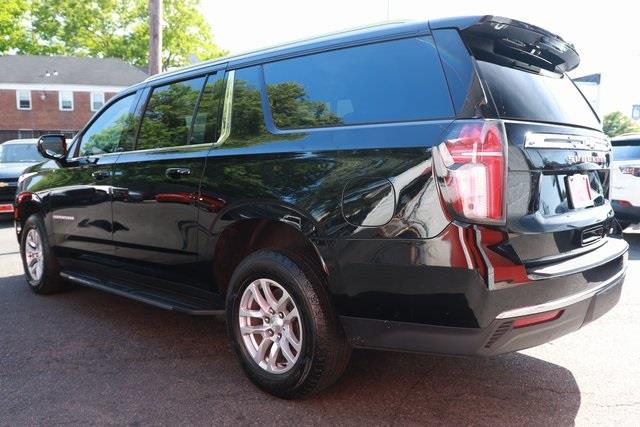 2023 Chevrolet Suburban LT photo
