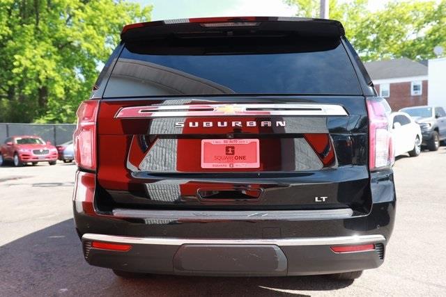 2023 Chevrolet Suburban LT photo