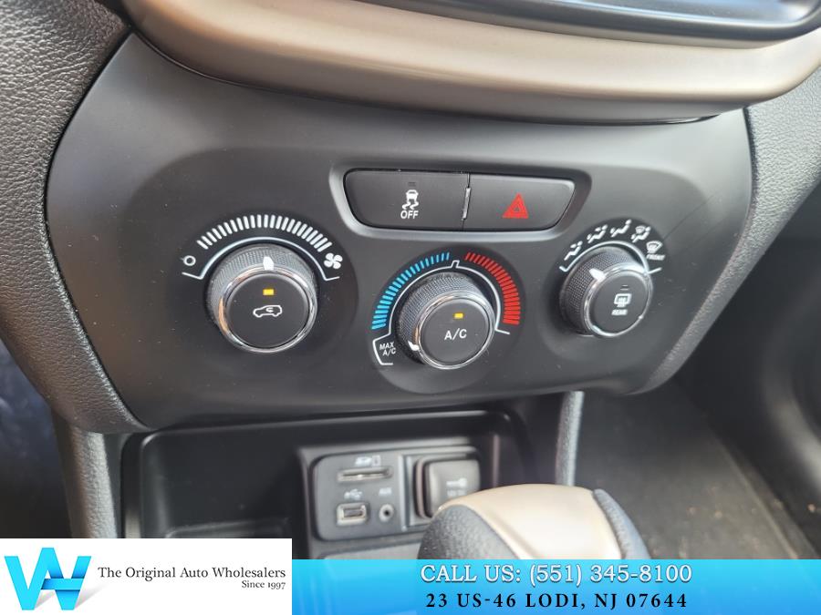 2016 Jeep Cherokee FWD 4dr Sport photo