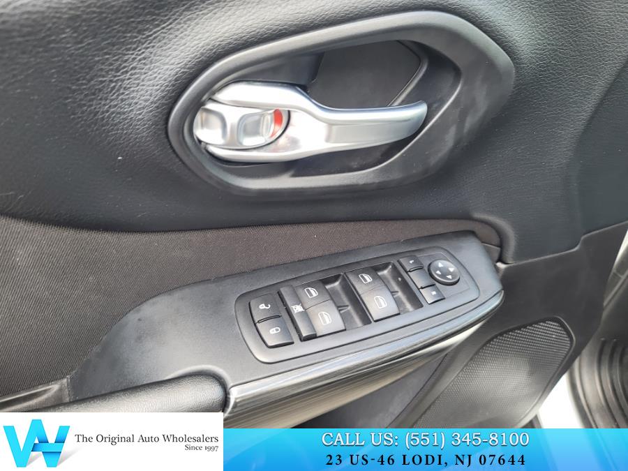 2016 Jeep Cherokee FWD 4dr Sport photo