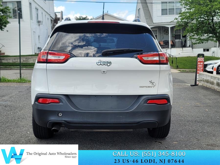 2016 Jeep Cherokee FWD 4dr Sport photo