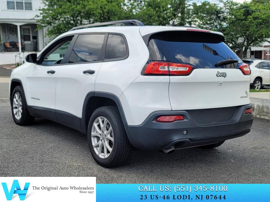 2016 Jeep Cherokee FWD 4dr Sport photo