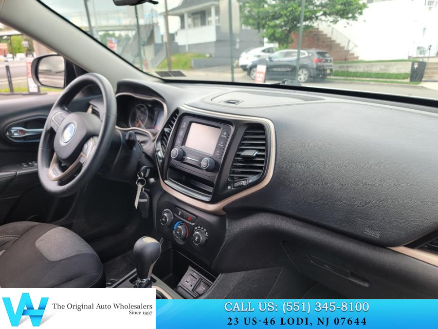2016 Jeep Cherokee FWD 4dr Sport photo