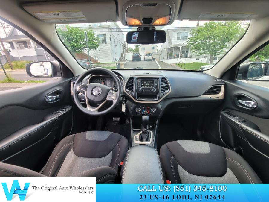 2016 Jeep Cherokee FWD 4dr Sport photo