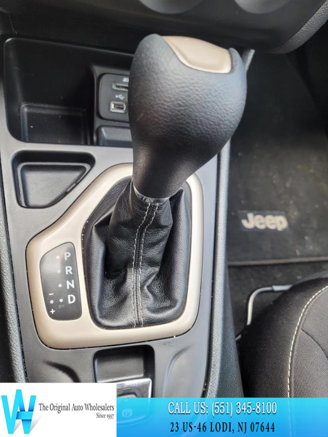 2016 Jeep Cherokee FWD 4dr Sport photo