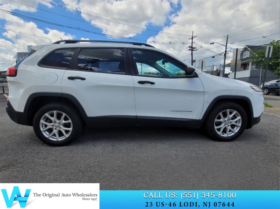 2016 Jeep Cherokee FWD 4dr Sport photo