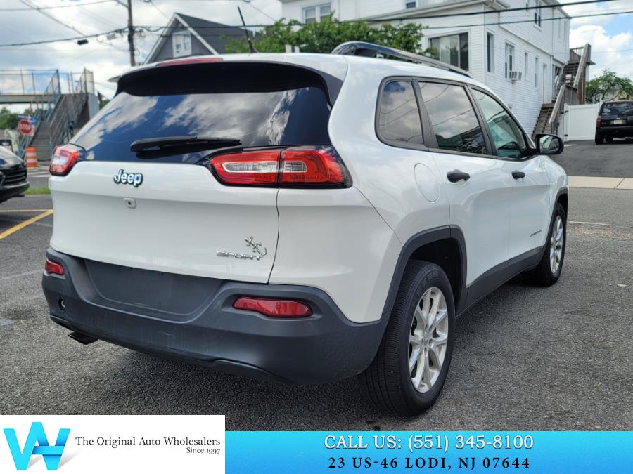 2016 Jeep Cherokee FWD 4dr Sport photo