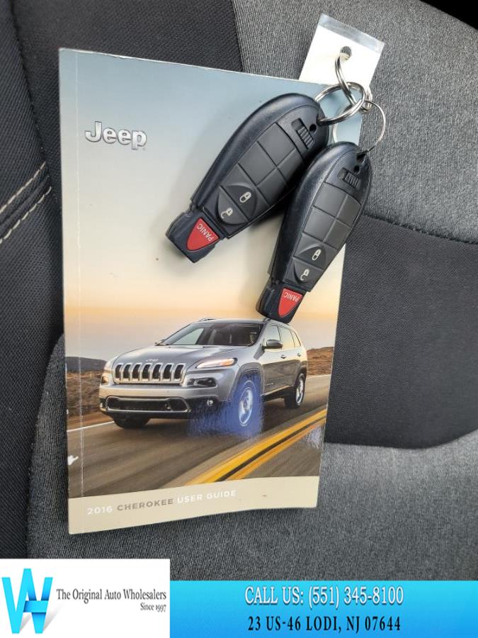2016 Jeep Cherokee FWD 4dr Sport photo