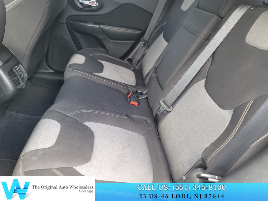 2016 Jeep Cherokee FWD 4dr Sport photo