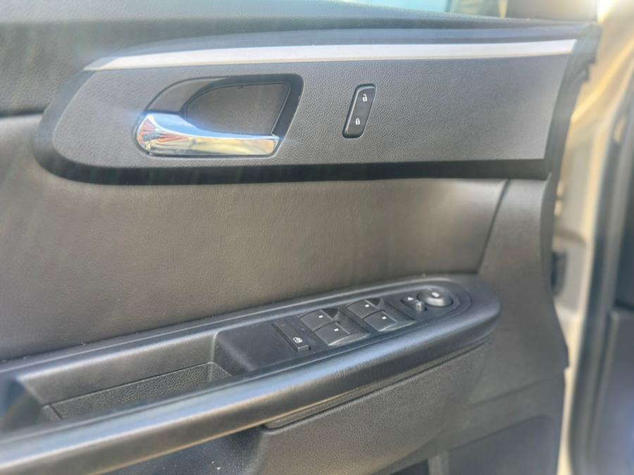 2012 Chevrolet Traverse LT photo
