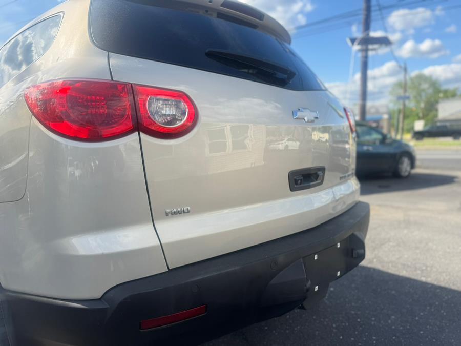 2012 Chevrolet Traverse LT photo