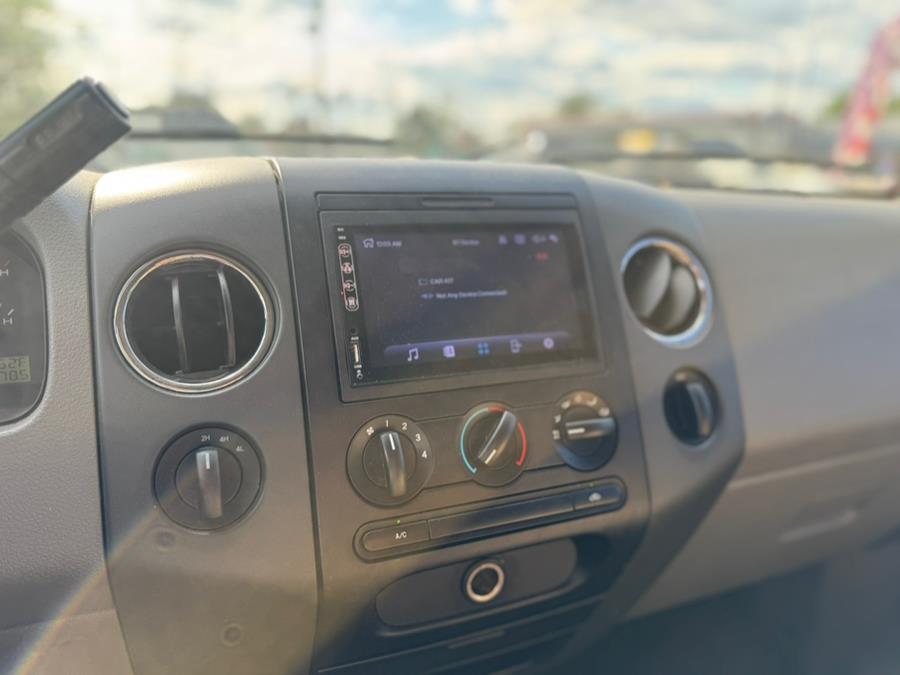 2004 Ford F-150 XLT photo