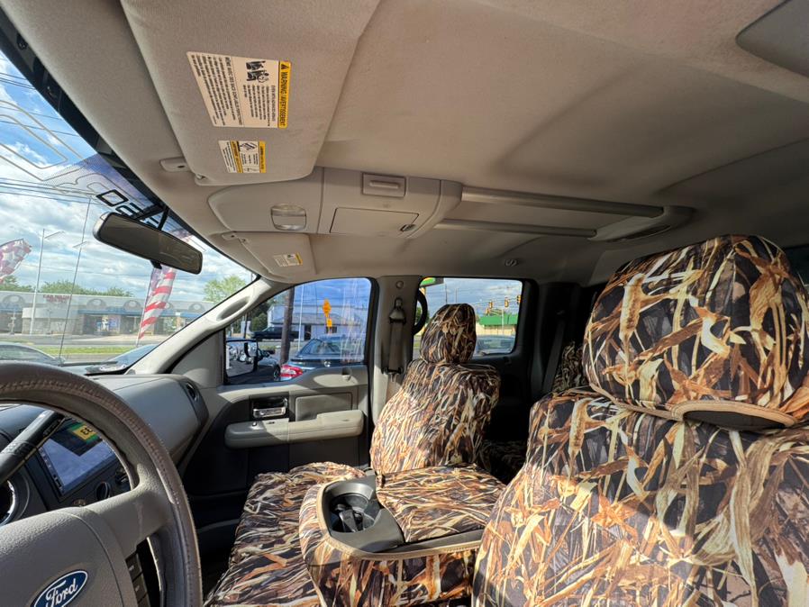 2004 Ford F-150 XLT photo